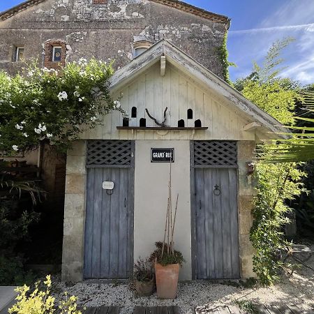 Chambre Paisible Dans Une Ancienne Batisse Renovee Issigeac Exterior photo