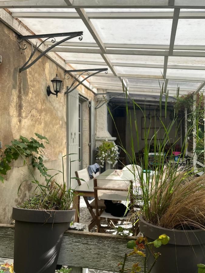 Chambre Paisible Dans Une Ancienne Batisse Renovee Issigeac Exterior photo